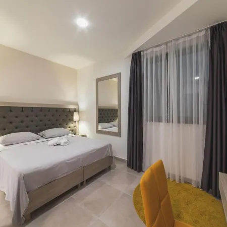 Luxury 3 With Private Pool, Jacuzzi And Gym By The On Ciovo - Okrug Donji Villa