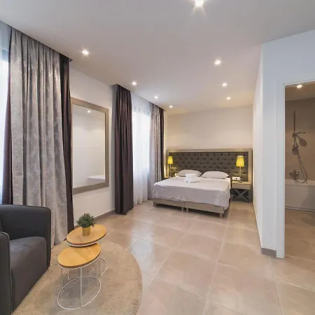 Villa Luxury 3 With Private Pool, Jacuzzi And Gym By The On Ciovo - Okrug Donji