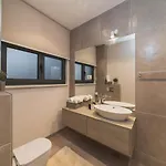 Luxury 3 With Private Pool, Jacuzzi And Gym By The On Ciovo - Okrug Donji * Trogir