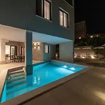 Luxury 3 With Private Pool, Jacuzzi And Gym By The On Ciovo - Okrug Donji * Trogir