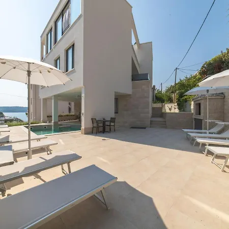 Villa Luxury 3 With Private Pool, Jacuzzi And Gym By The On Ciovo - Okrug Donji *