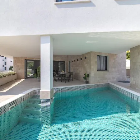 Luxury 3 With Private Pool, Jacuzzi And Gym By The On Ciovo - Okrug Donji Villa Trogir