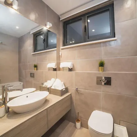 Villa Luxury 3 With Private Pool, Jacuzzi And Gym By The On Ciovo - Okrug Donji *