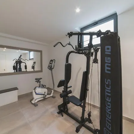 Luxury 3 With Private Pool, Jacuzzi And Gym By The On Ciovo - Okrug Donji Villa *