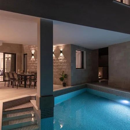 Luxury 3 With Private Pool, Jacuzzi And Gym By The On Ciovo - Okrug Donji Villa