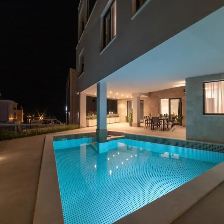 Villa Luxury 3 With Private Pool, Jacuzzi And Gym By The On Ciovo - Okrug Donji Trogir