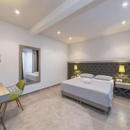 Villa Luxury 3 With Private Pool, Jacuzzi And Gym By The On Ciovo - Okrug Donji Trogir
