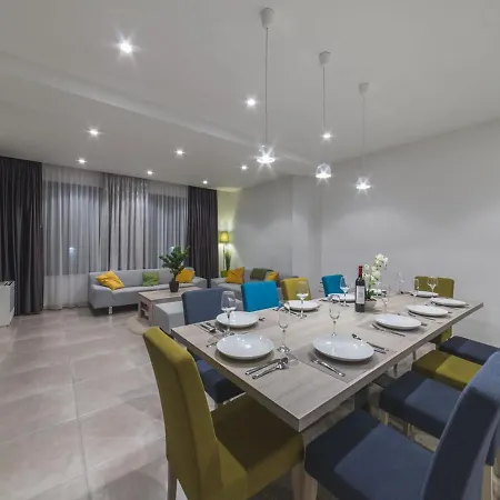 Luxury 3 With Private Pool, Jacuzzi And Gym By The On Ciovo - Okrug Donji Villa