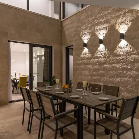 Luxury 3 With Private Pool, Jacuzzi And Gym By The On Ciovo - Okrug Donji Villa