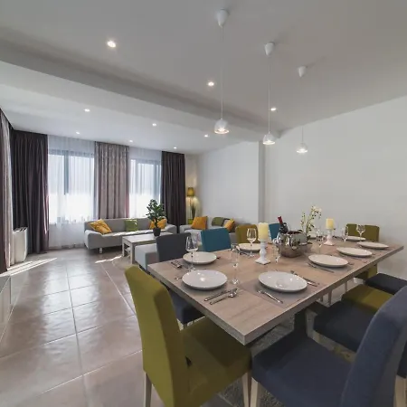Luxury 3 With Private Pool, Jacuzzi And Gym By The On Ciovo - Okrug Donji Villa *