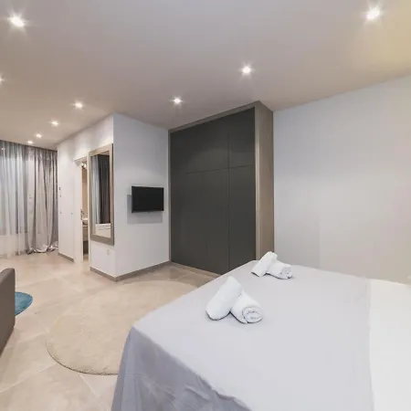 Luxury 3 With Private Pool, Jacuzzi And Gym By The On Ciovo - Okrug Donji Villa Trogir