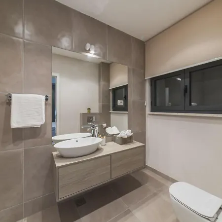 Luxury 3 With Private Pool, Jacuzzi And Gym By The On Ciovo - Okrug Donji Villa Trogir