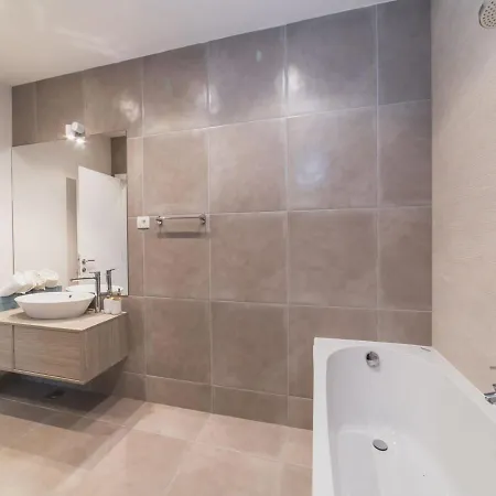 Villa Luxury 3 With Private Pool, Jacuzzi And Gym By The On Ciovo - Okrug Donji Trogir