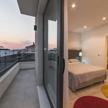 Luxury 3 With Private Pool, Jacuzzi And Gym By The On Ciovo - Okrug Donji * Trogir