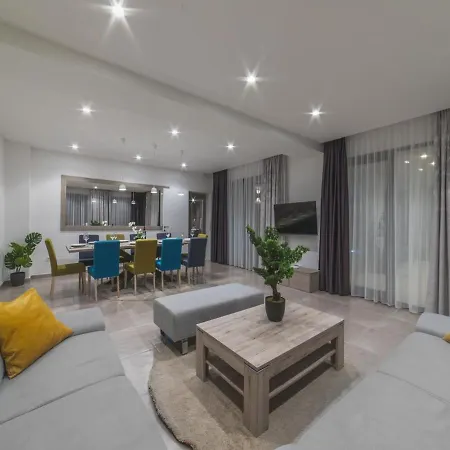Luxury 3 With Private Pool, Jacuzzi And Gym By The On Ciovo - Okrug Donji * Trogir
