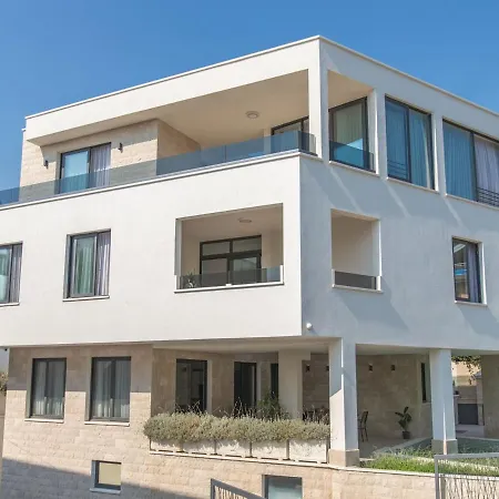 Luxury 3 With Private Pool, Jacuzzi And Gym By The On Ciovo - Okrug Donji *