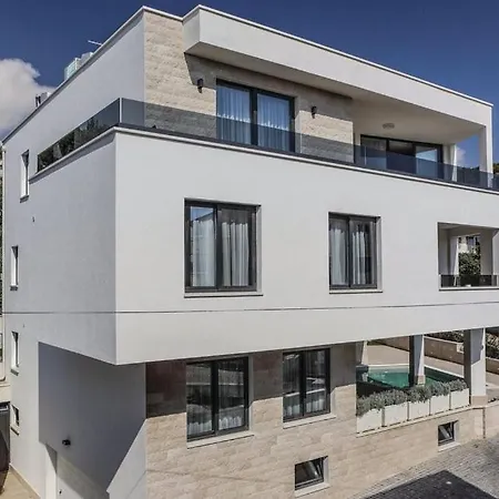 Luxury 3 With Private Pool, Jacuzzi And Gym By The On Ciovo - Okrug Donji